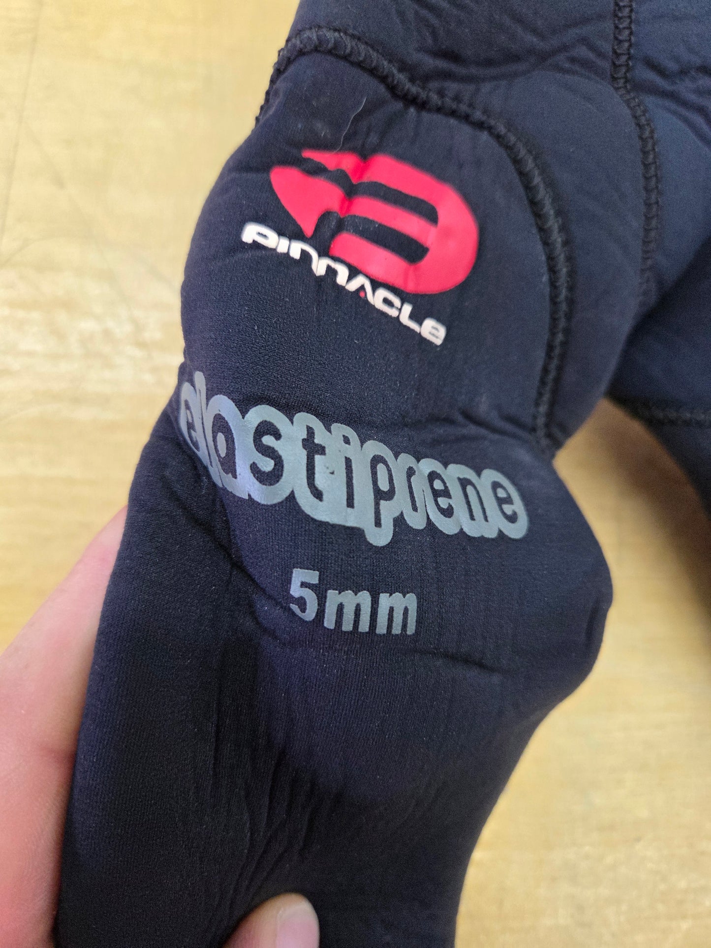 Pinnacle Elastiprene 5mm Wetsuit (KIDS MEDIUM)