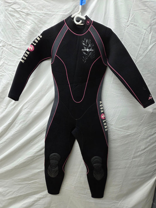 Aqualung 7mm Wetsuit (Ladies Size 8)