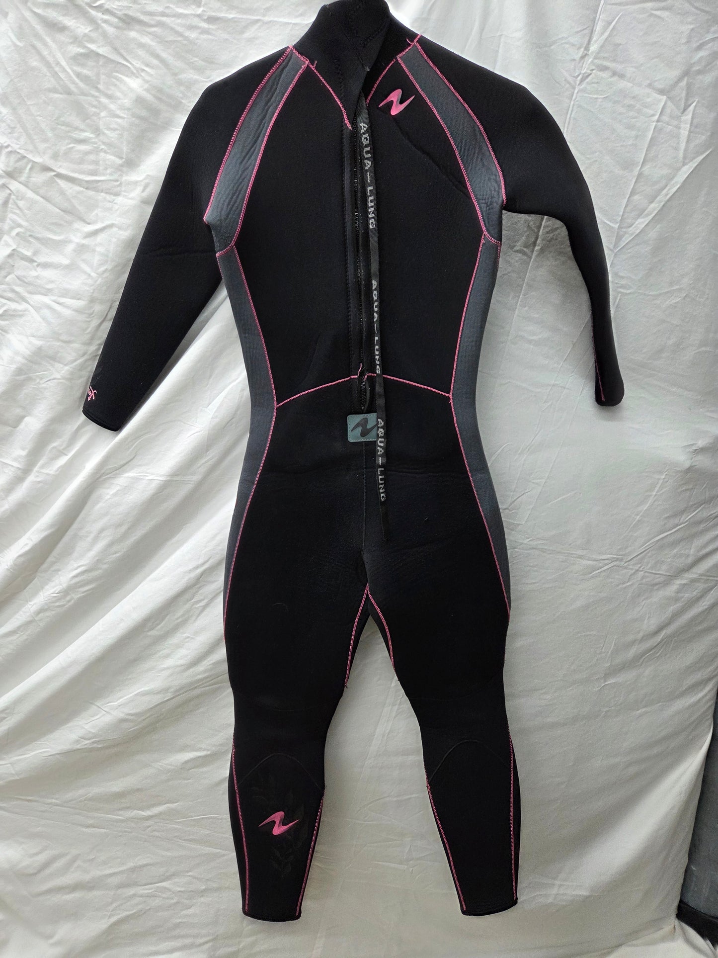 Aqualung 7mm Wetsuit (Ladies Size 8)