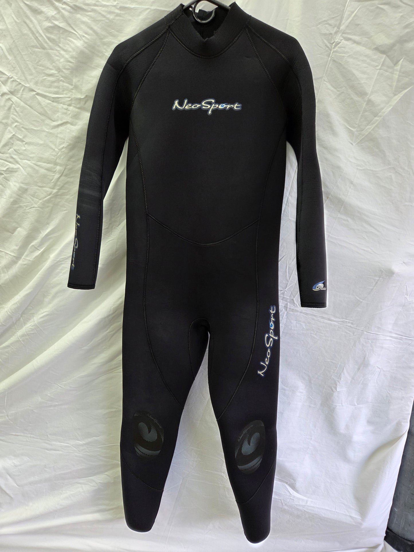 Neosport 5mm Wetsuit (Medium)