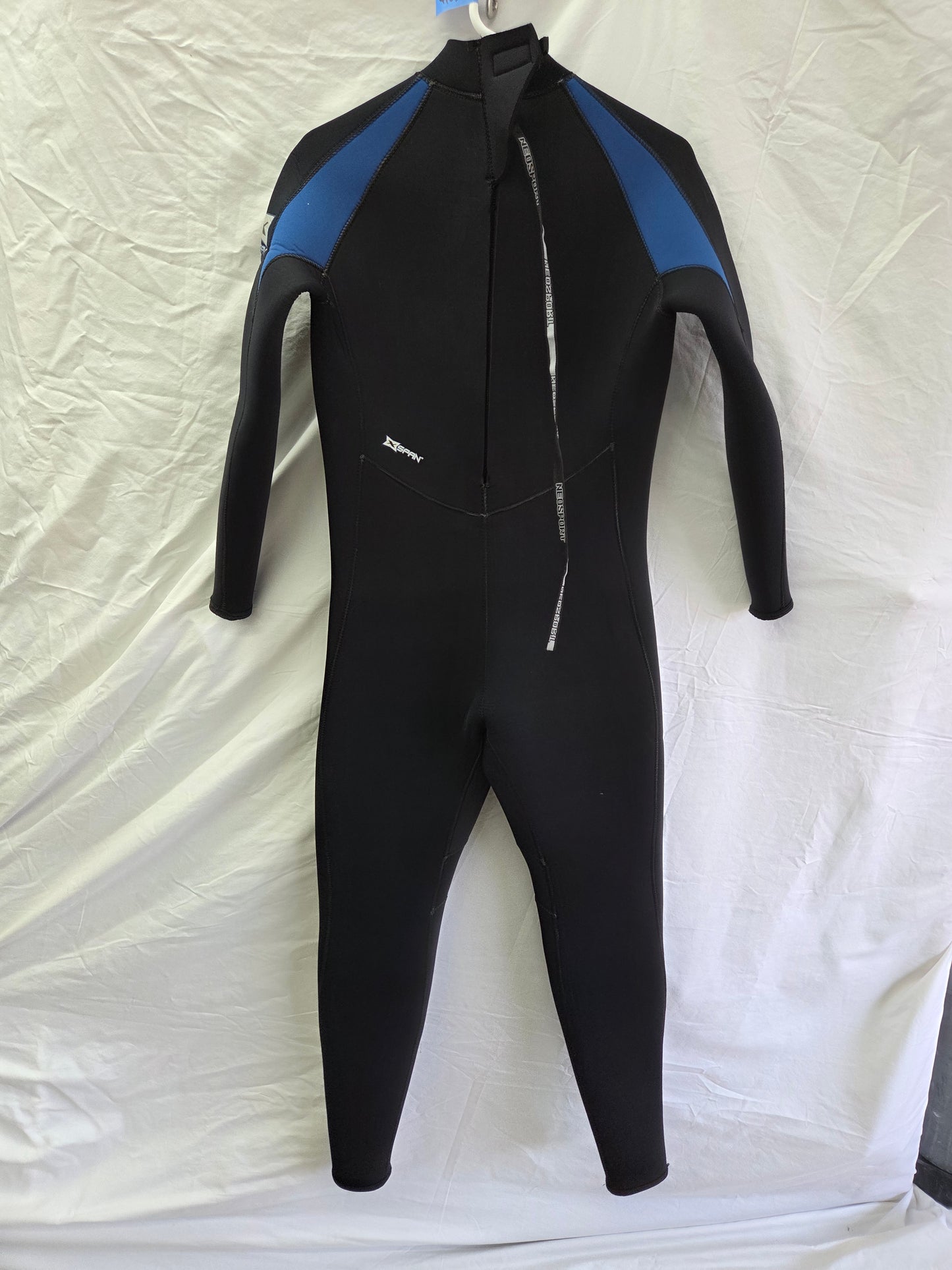 Neosport 7mm Wetsuit (Medium)