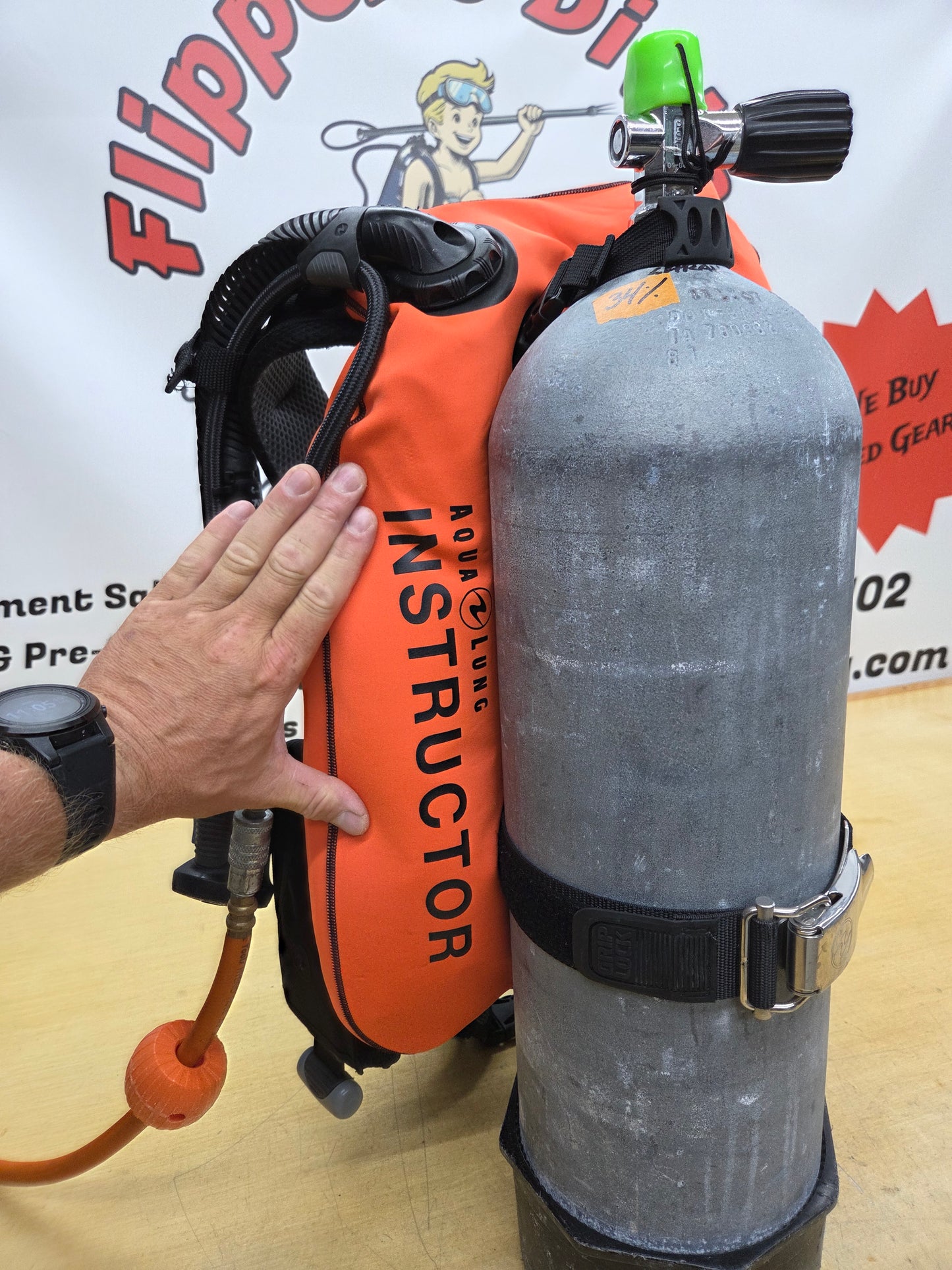 Aqualung Rogue BCD w/Air Source (LARGE)