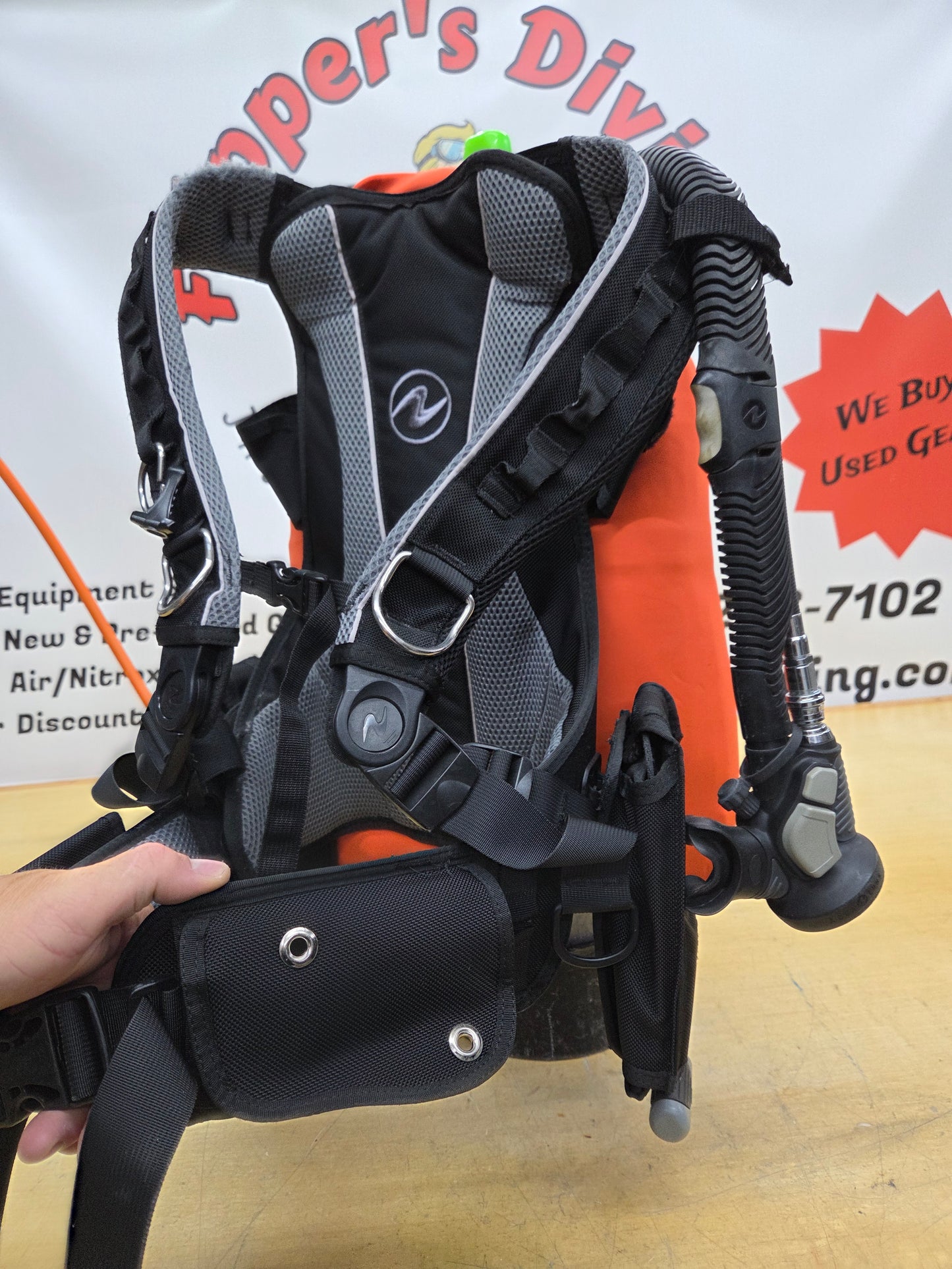 Aqualung Rogue BCD w/Air Source (LARGE)