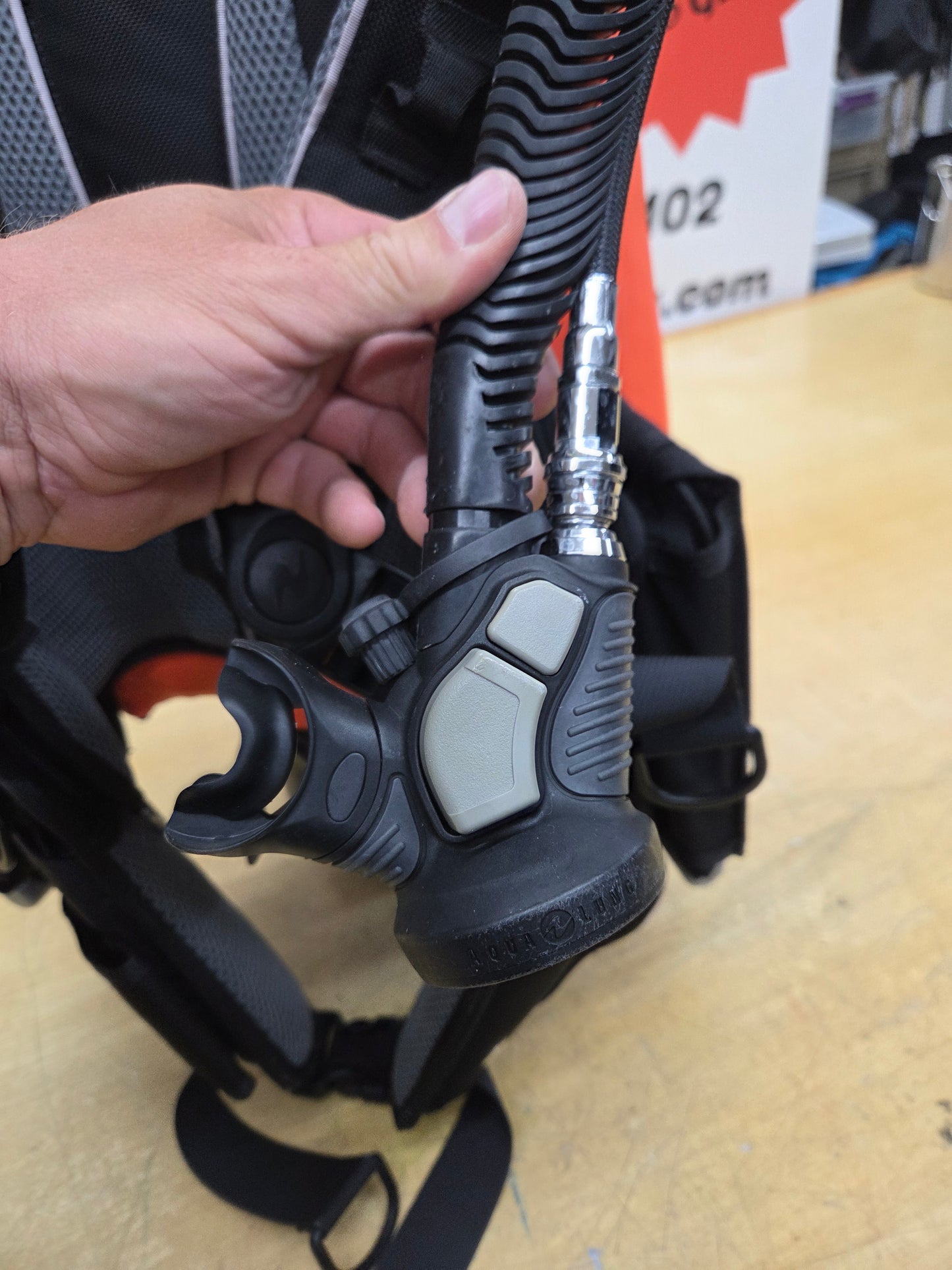 Aqualung Rogue BCD w/Air Source (LARGE)