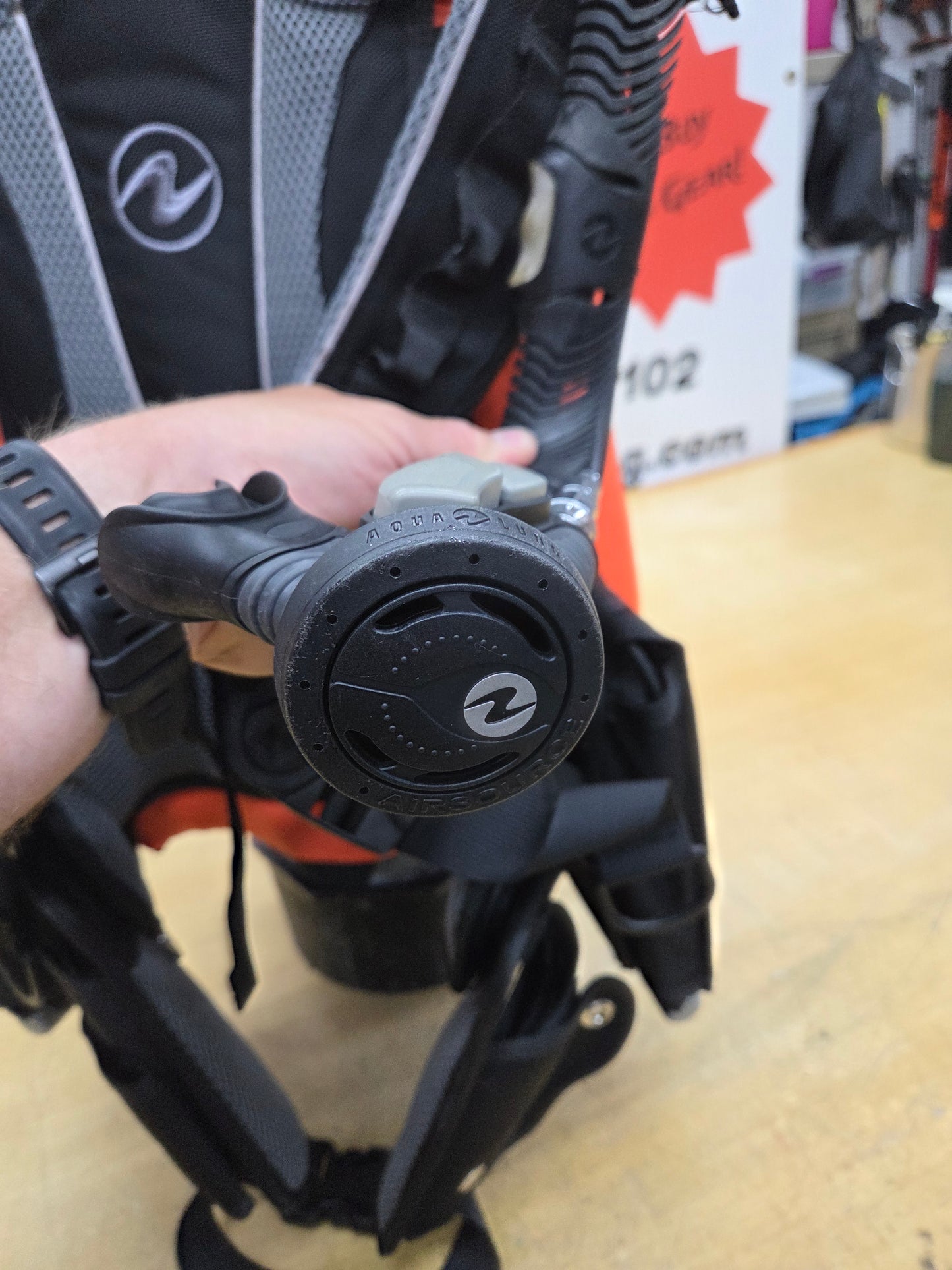 Aqualung Rogue BCD w/Air Source (LARGE)