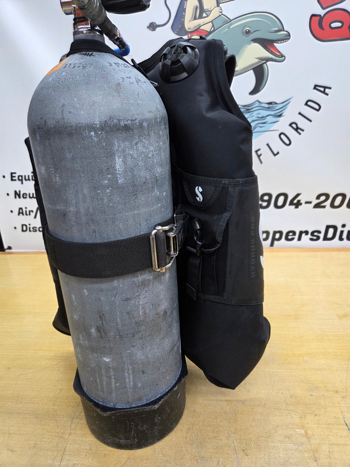 Scubapro Hydros BCD w/Extras! (MEDIUM)