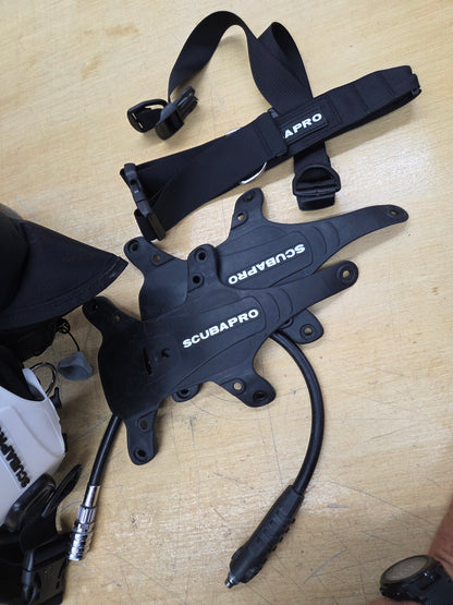 Scubapro Hydros BCD w/Extras! (MEDIUM)