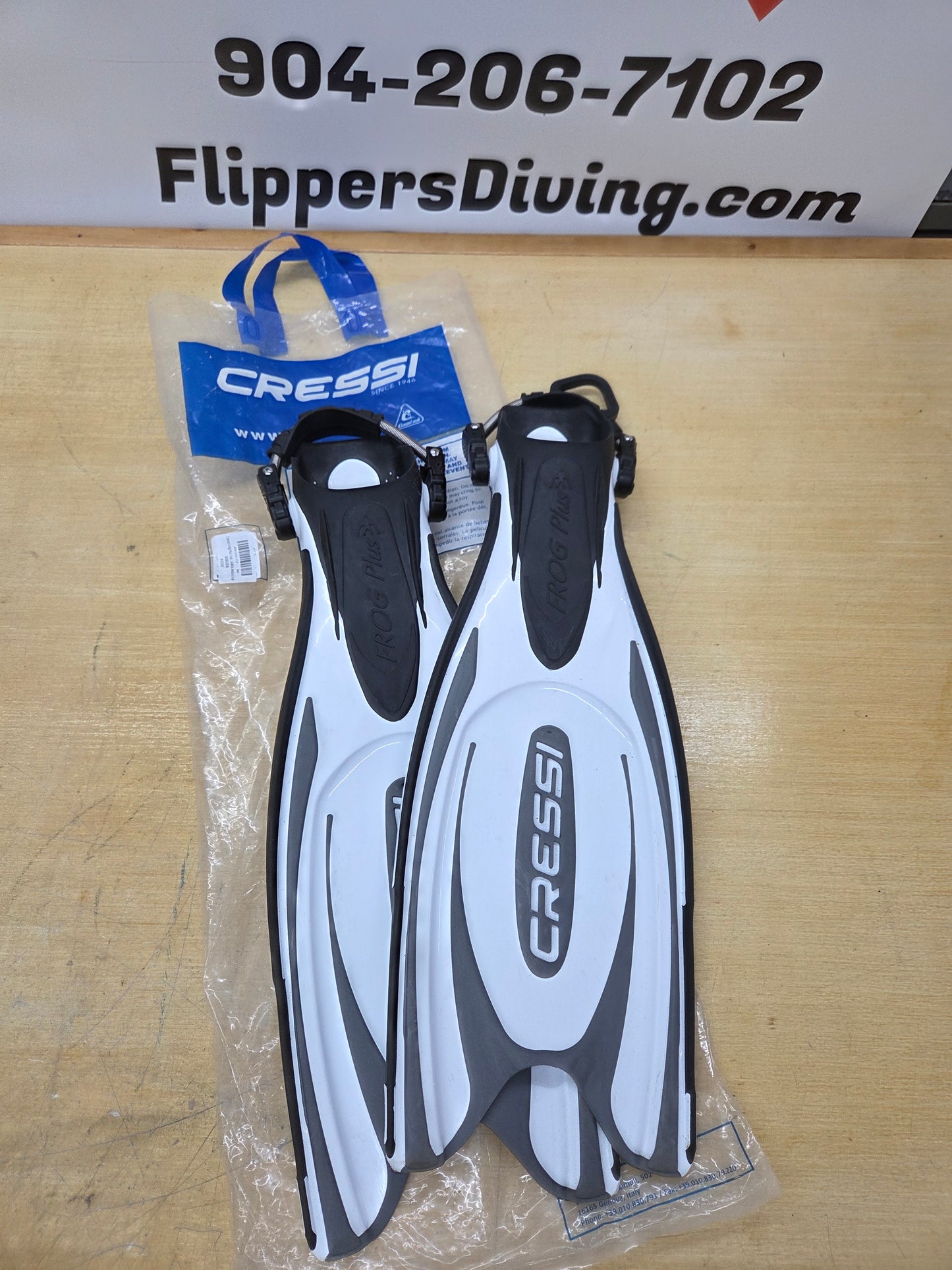 Cressi Frog Plus Dive Fins (Med/Lg)