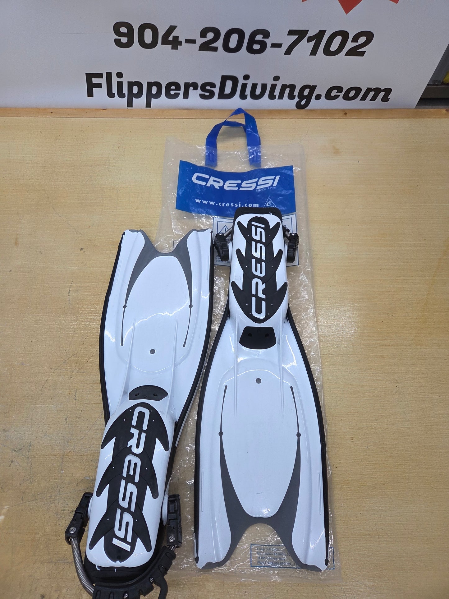 Cressi Frog Plus Dive Fins (Med/Lg)