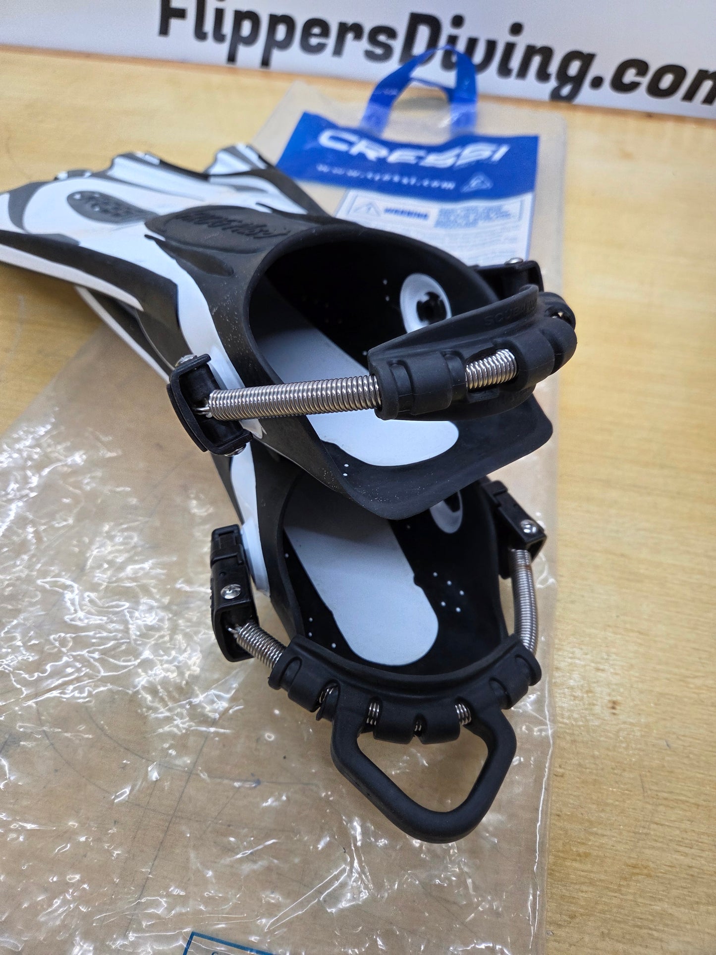 Cressi Frog Plus Dive Fins (Med/Lg)