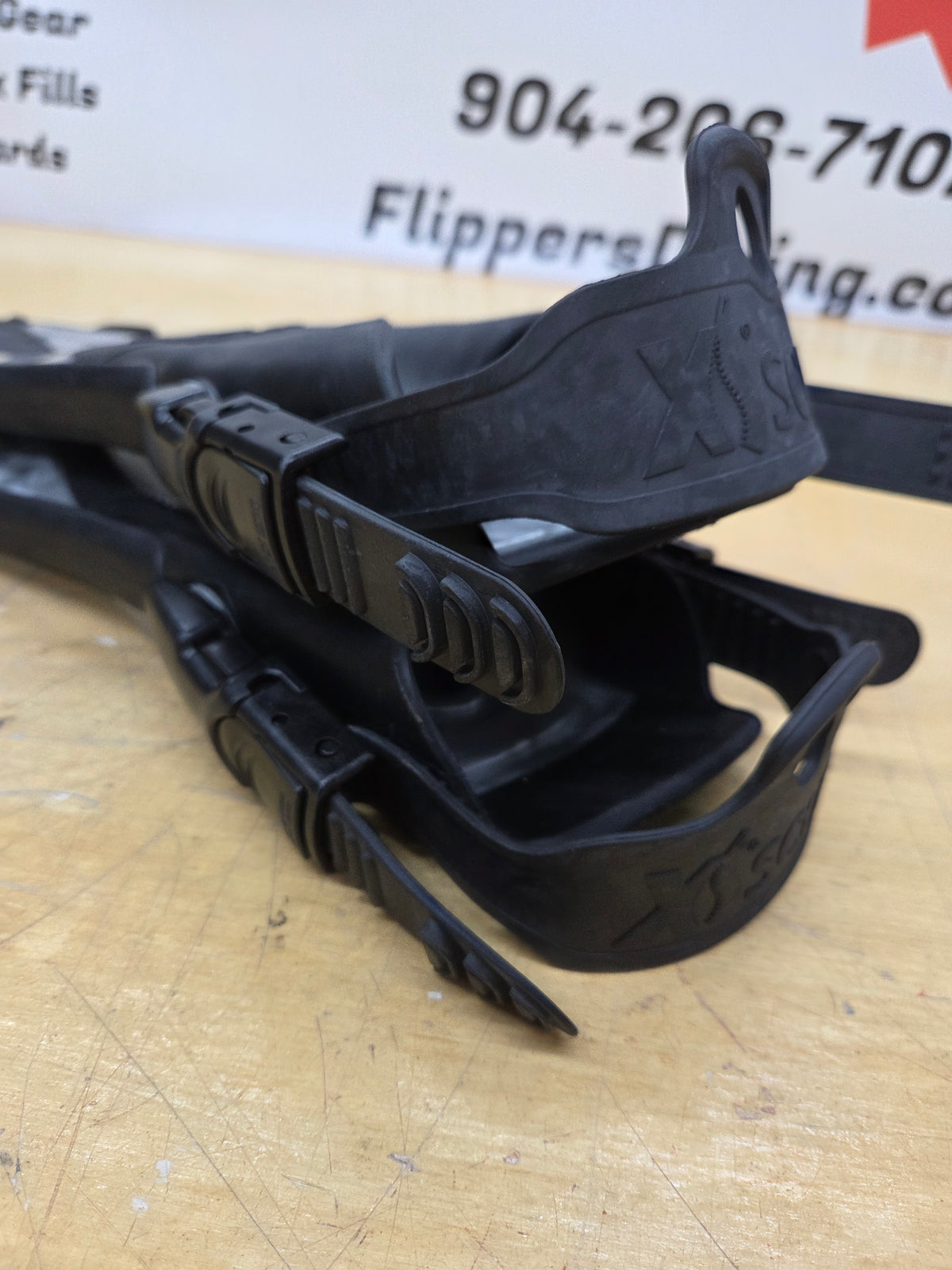 Scubapro "Kinetix" Dive Fins (Small/Medium)