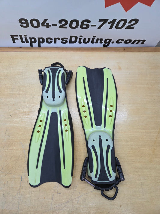 Aeries Mako Dive Fins w/Spring Straps (SMALL)