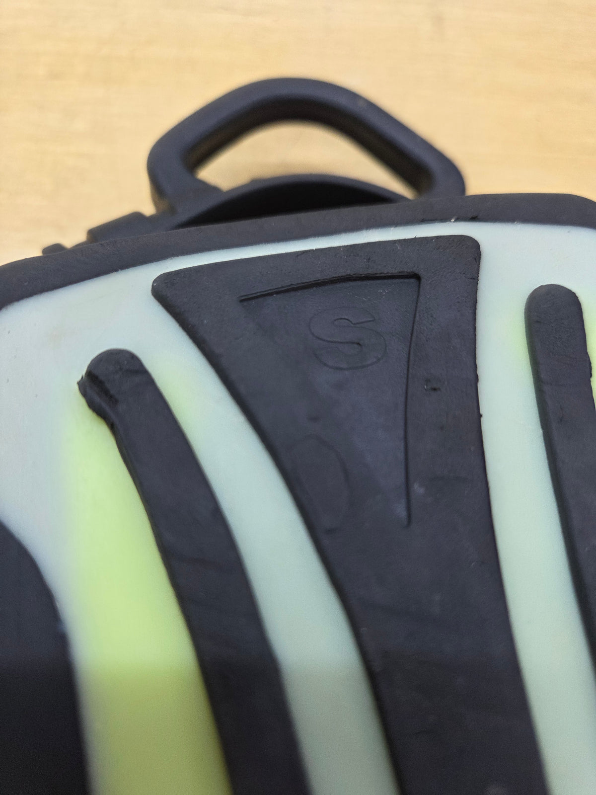 Aeries Mako Dive Fins w/Spring Straps (SMALL)