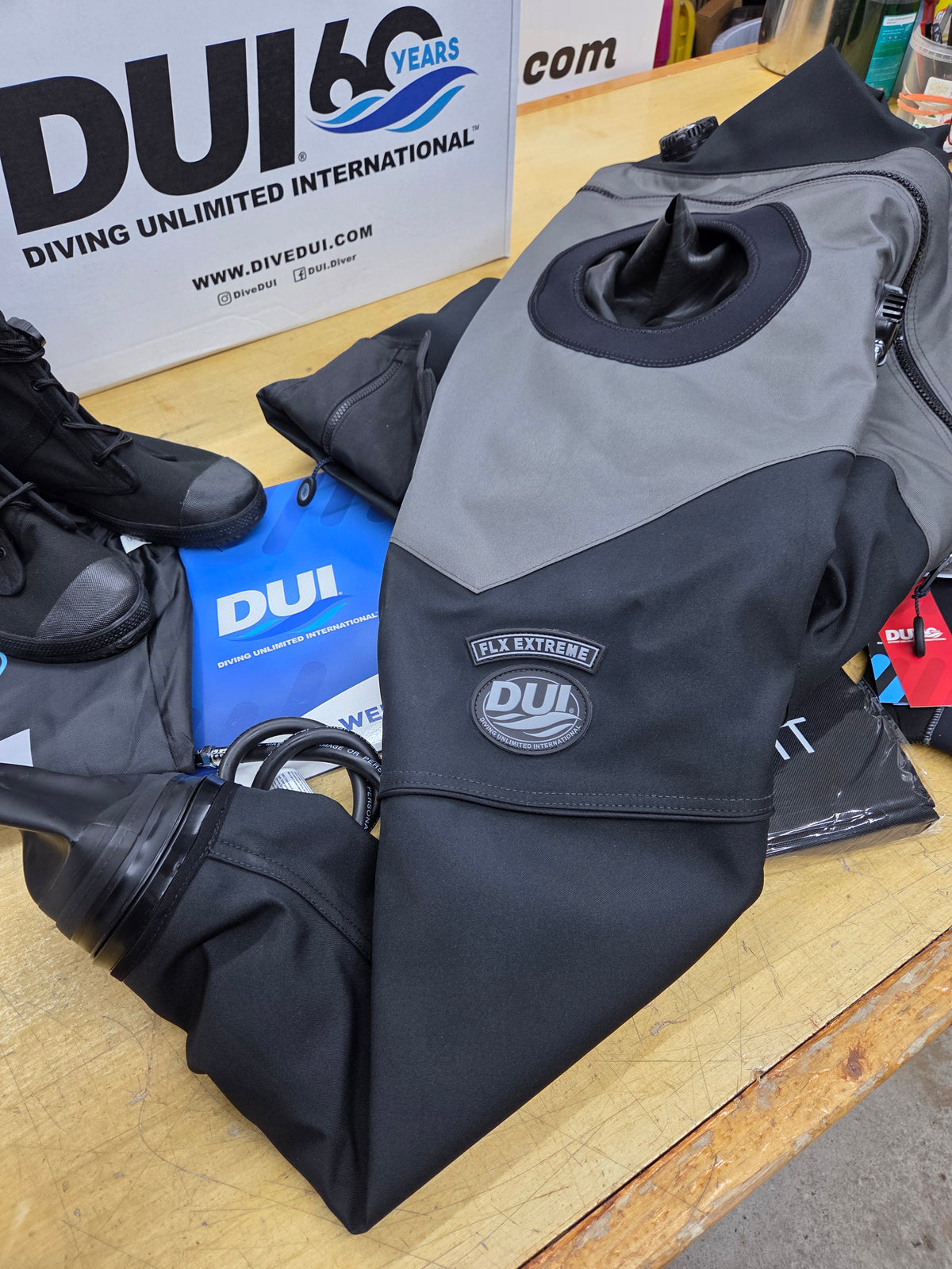 DUI FLX Extreme Drysuit Package *NEW!!* (XL)