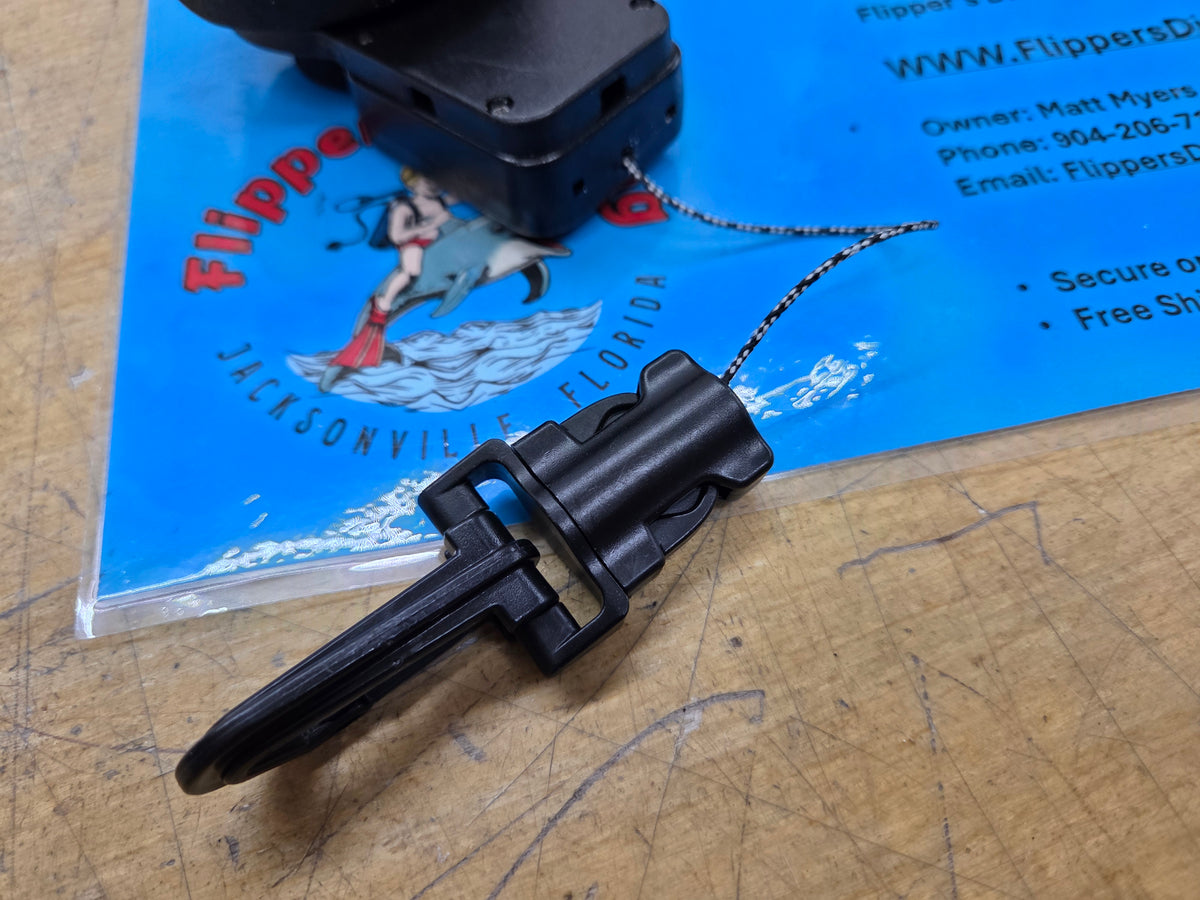 Compass w/Retractor