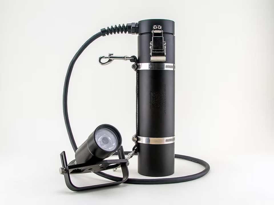 Luz LED de bote con foco variable de 32 W de Light Monkey