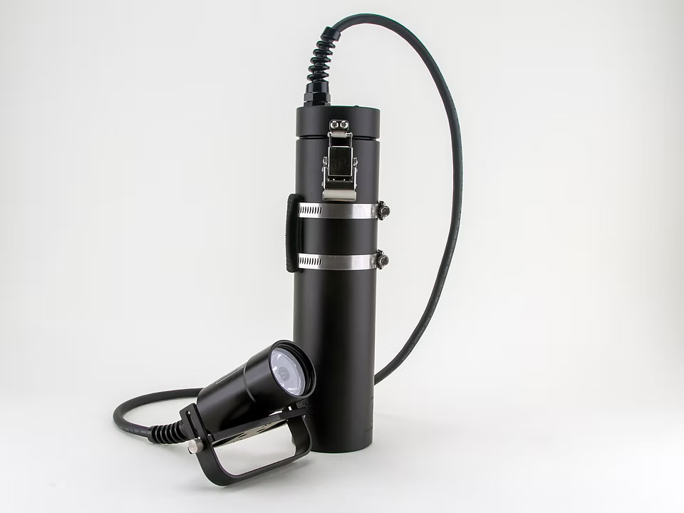 Luz LED de bote con foco variable de 32 W de Light Monkey