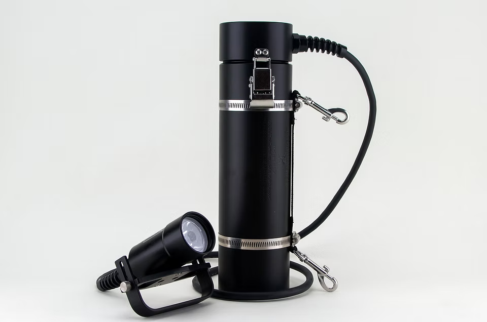 Luz LED de bote con foco variable de 32 W de Light Monkey