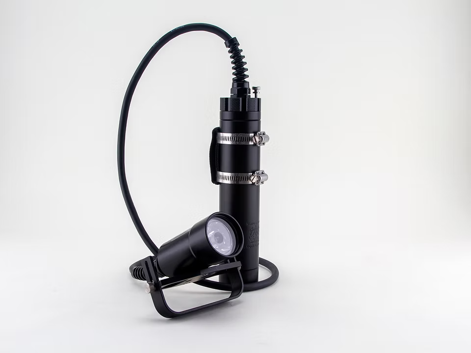 Luz LED de bote con foco variable de 32 W de Light Monkey