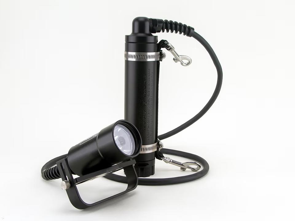 Luz LED de bote con foco variable de 32 W de Light Monkey