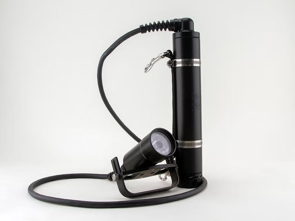 Luz LED de bote con foco variable de 32 W de Light Monkey